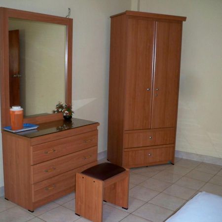 Hotel Red Rose Negombo Bagian luar foto