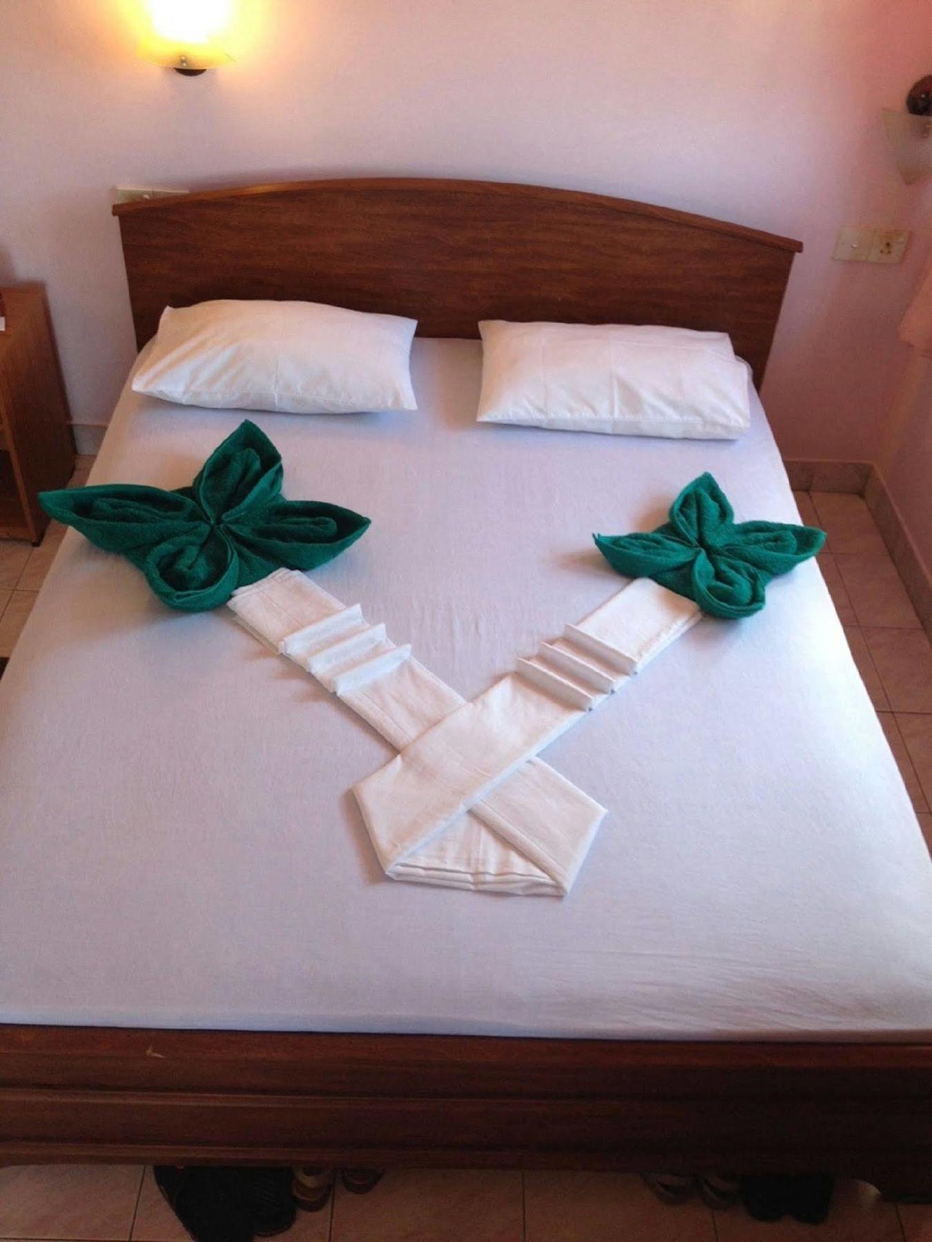 Hotel Red Rose Negombo Bagian luar foto