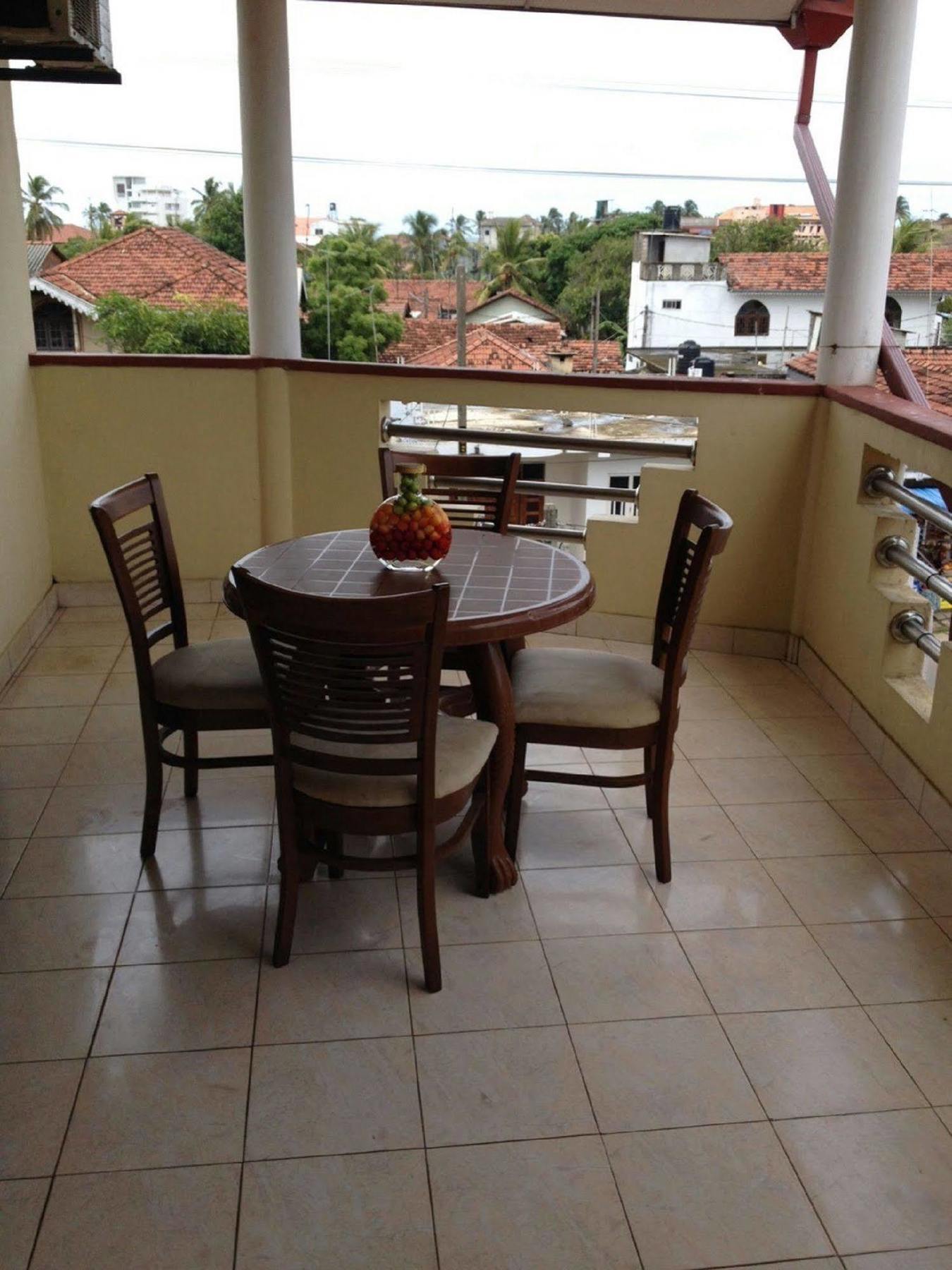Hotel Red Rose Negombo Bagian luar foto