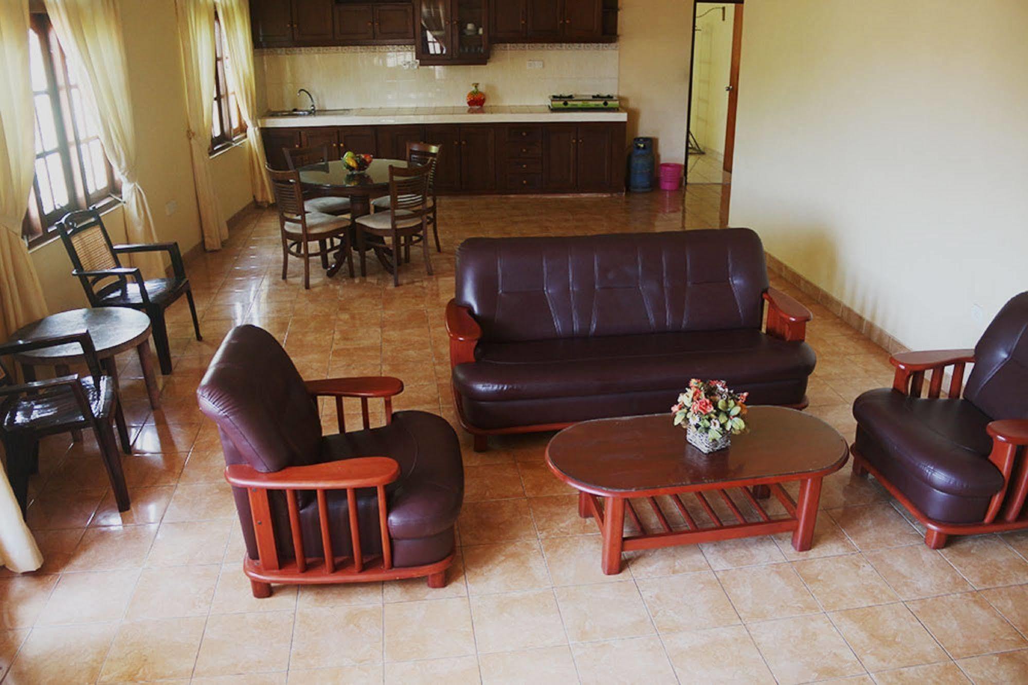 Hotel Red Rose Negombo Bagian luar foto