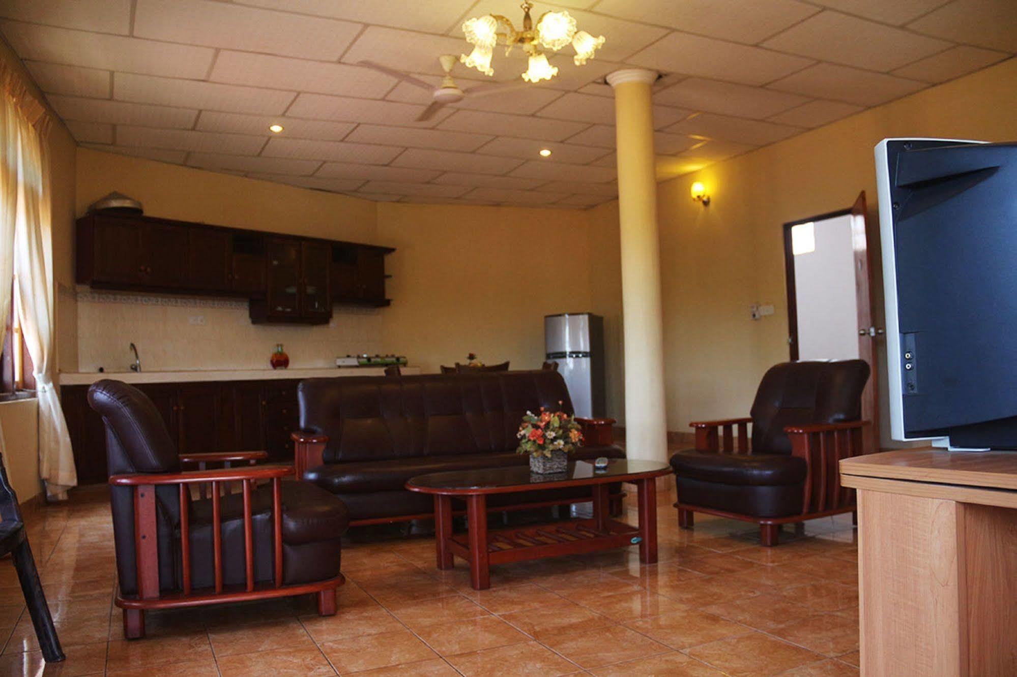 Hotel Red Rose Negombo Bagian luar foto