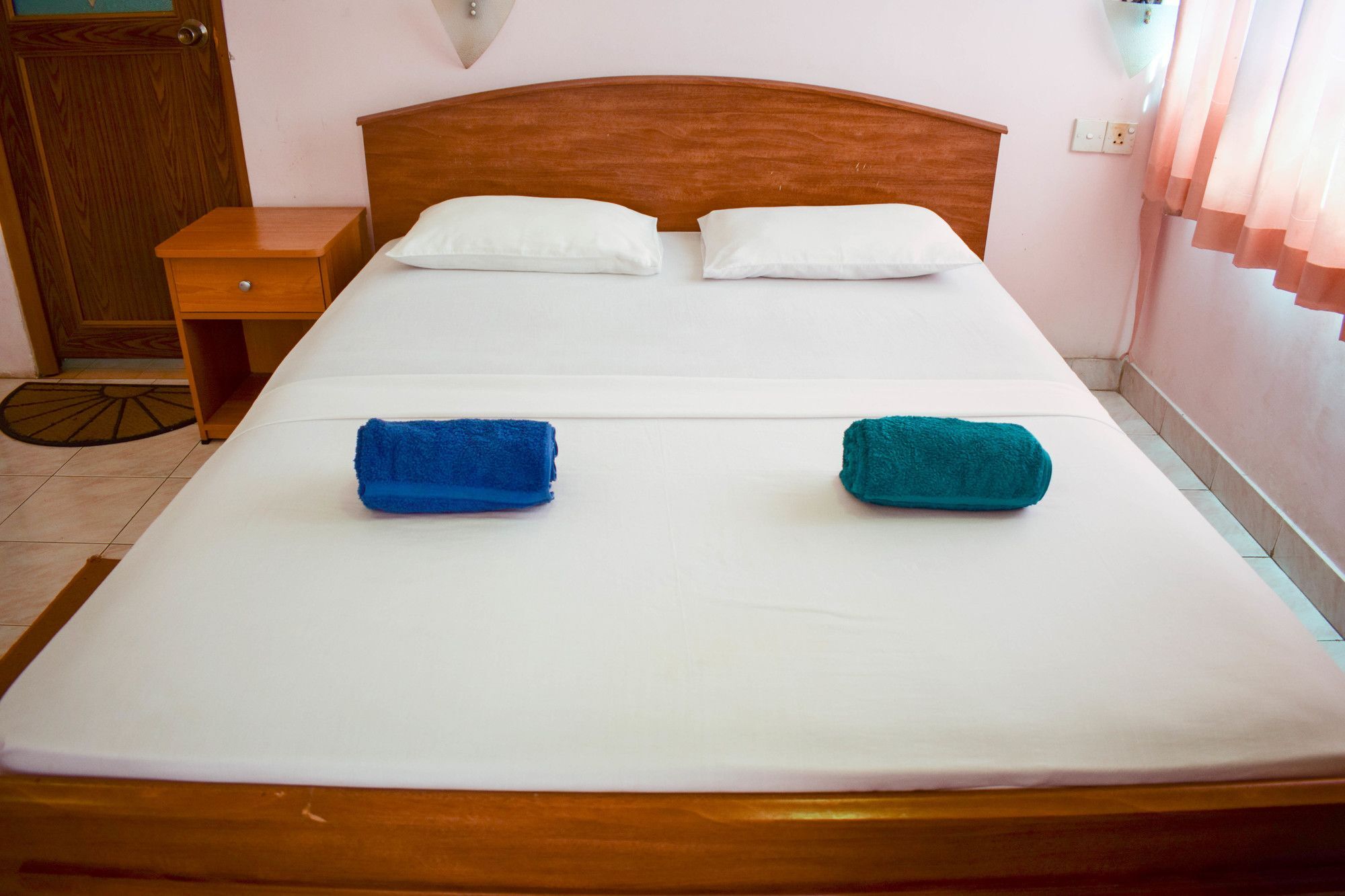 Hotel Red Rose Negombo Bagian luar foto