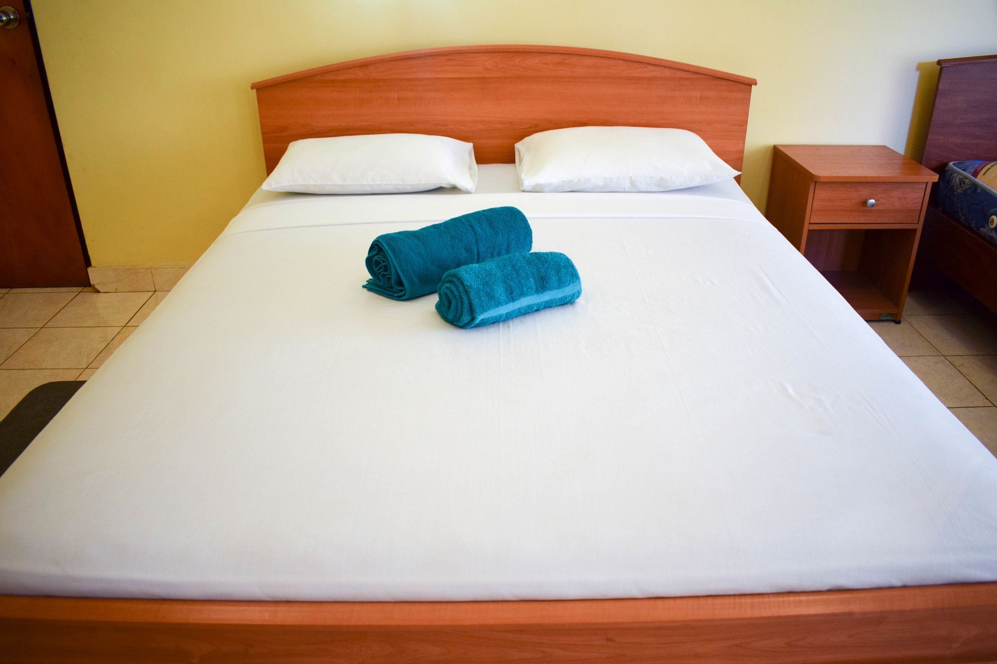 Hotel Red Rose Negombo Bagian luar foto