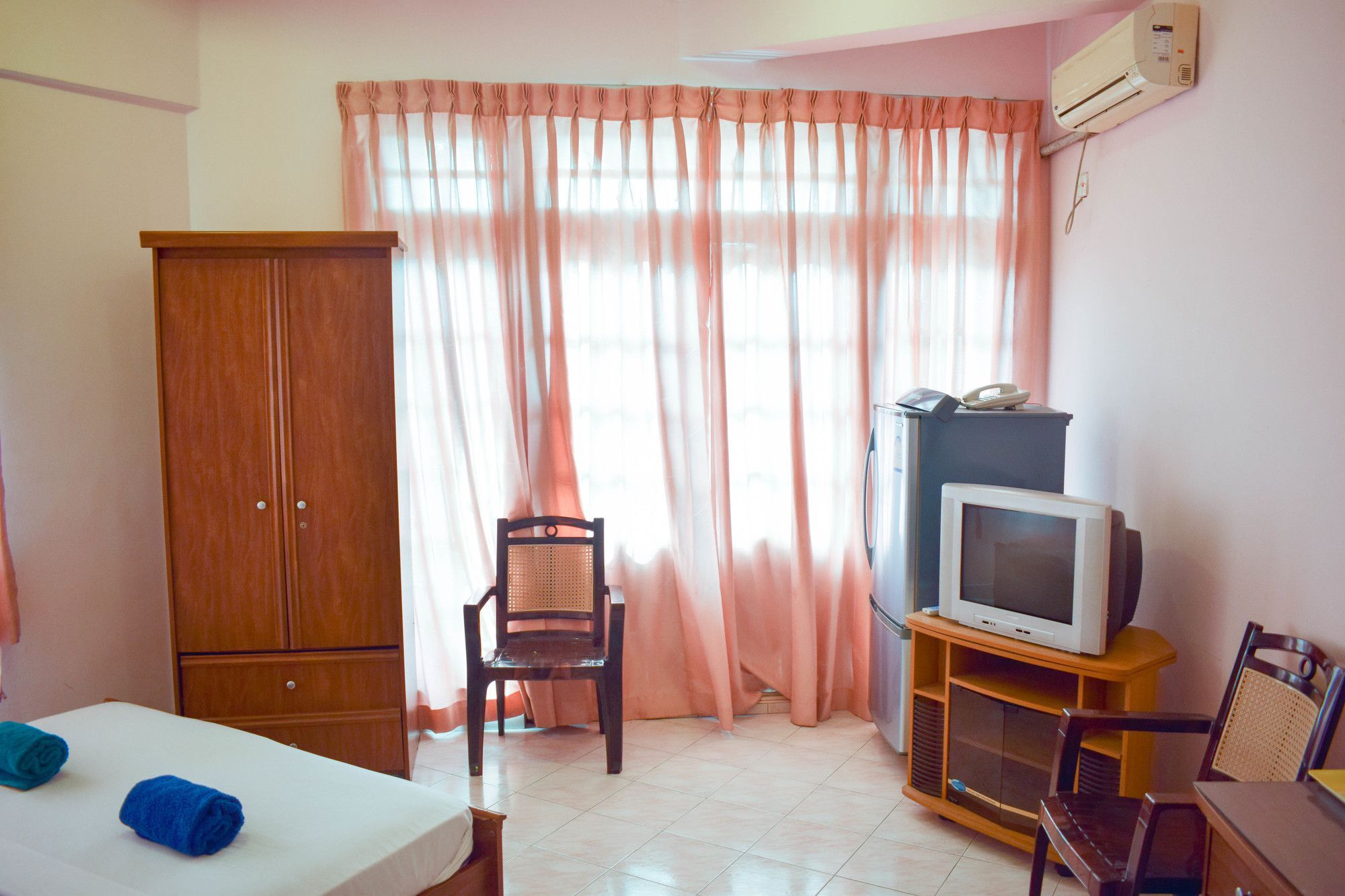 Hotel Red Rose Negombo Bagian luar foto