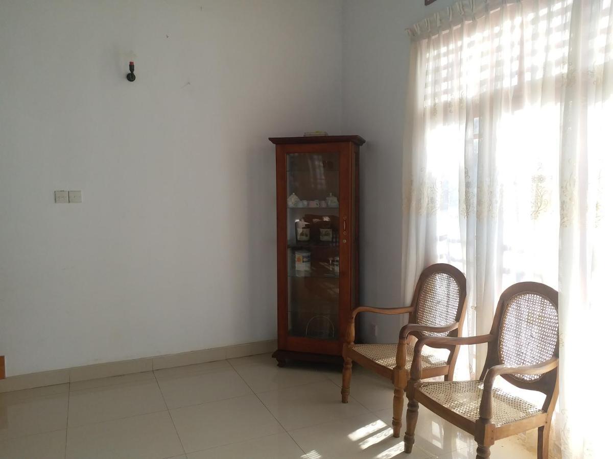 Hotel Red Rose Negombo Bagian luar foto