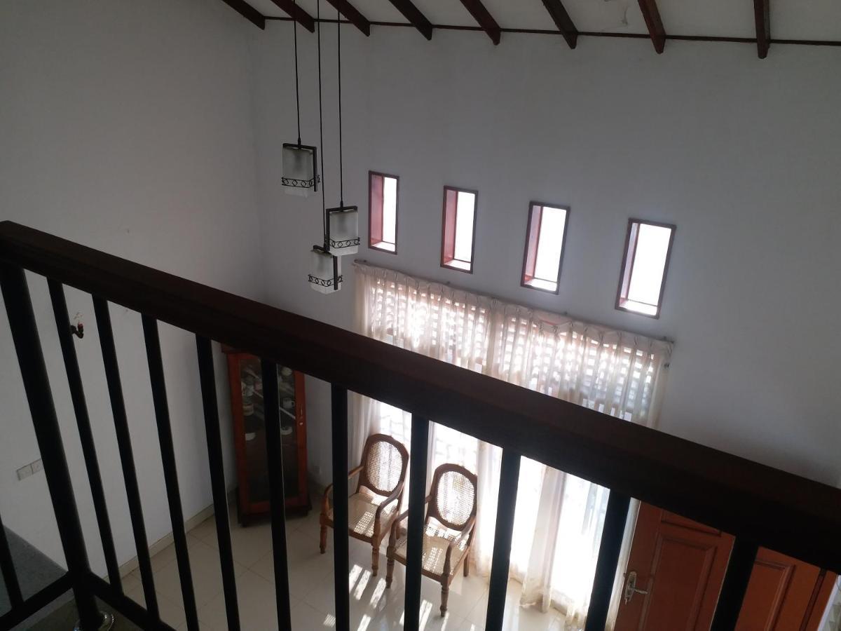 Hotel Red Rose Negombo Bagian luar foto