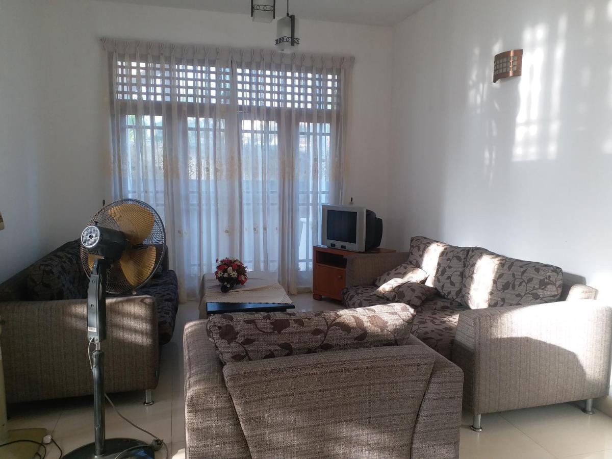 Hotel Red Rose Negombo Bagian luar foto
